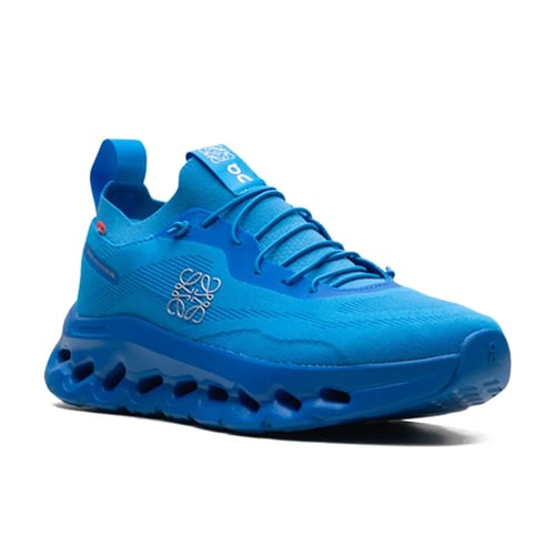 حذاء لويفي × كلاود تيلت من أون رانيننغ بلون نيفي