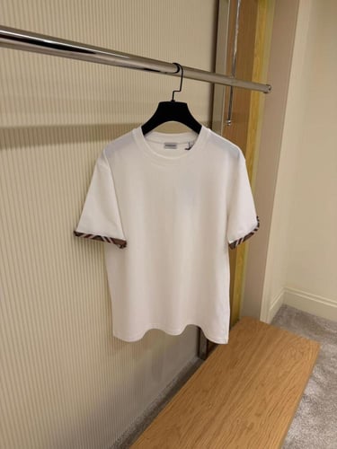 تي شيرت سادة رجالي بربري بلون أبيض وأطراف بنقشة كا...