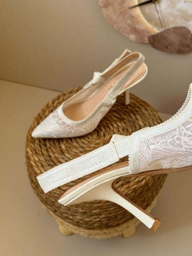 صندل هيلز ديور جادور نسائي دانتيل أبيض