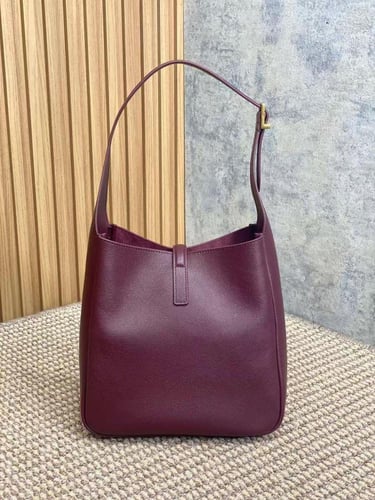 شنط ايف سانت لوران لو5 اي7 للكتف لون برغندي