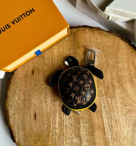 باوتش صغير لوي فيتون Turtle عصري أسود بشعارات بني