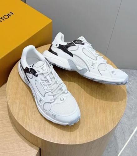 سنيكر رياضة للنساء لويس فيتون اولمبيا بلون ابيض