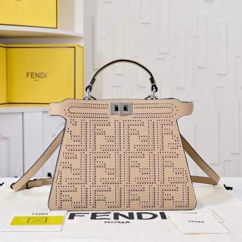 حقيبة فيندي بيكابو اي سي يو 27سم شعار ff جلد لون ب...