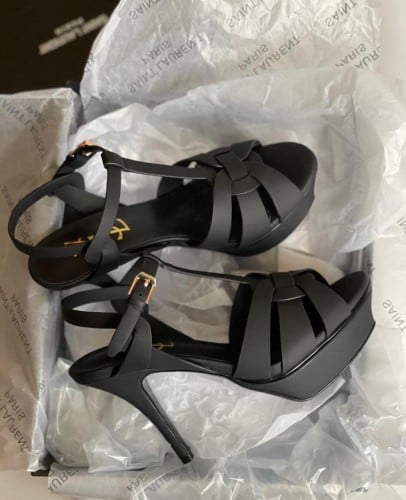 صندل تريبيوت سان لوران كعب عالي أسود