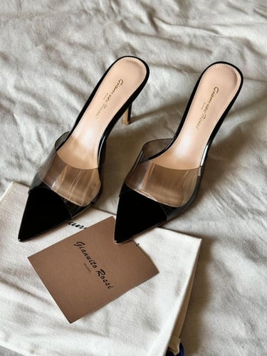 سليبر نسائي جيانفيتو روسي