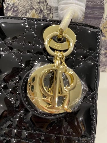 شنطة ديور ميني جلد أسود – تصميم فاخر مبطن بحلي معد...