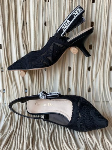 صندل كعب جادور دانتيل اسود حزام خلفي مريح