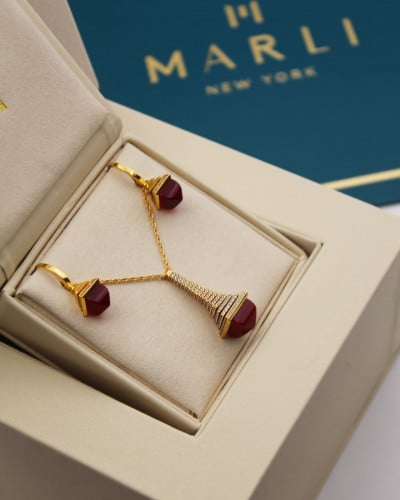قلادة وأقراط جولد اند عنابي من مارلي