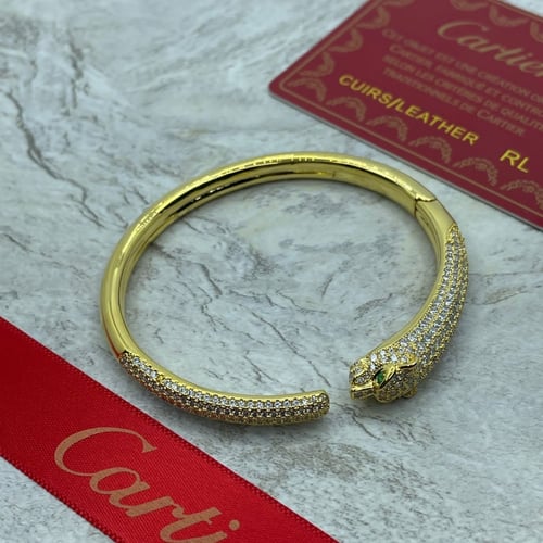 سوار ذهبي فاخر من كارتير مع تطريز ستراس راقي