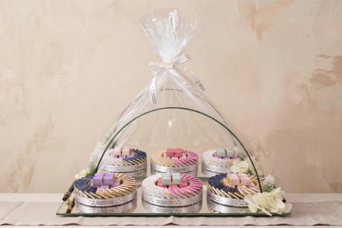 Cube envelope tray