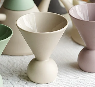 كوب قهوة مخروطي بقاعدة دائرية - الوان متعددة | 100...