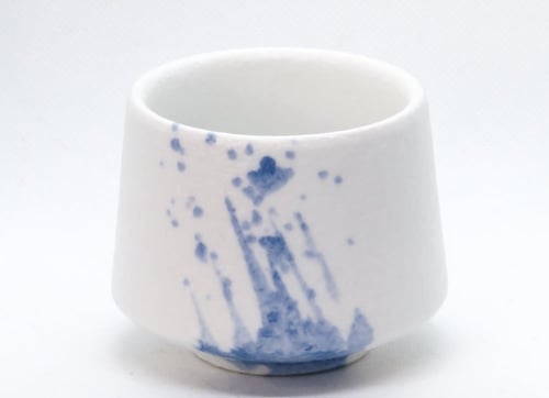 كوب سيراميك بتصميم حجري - 180 مل ابيض و ازرق سبلاش