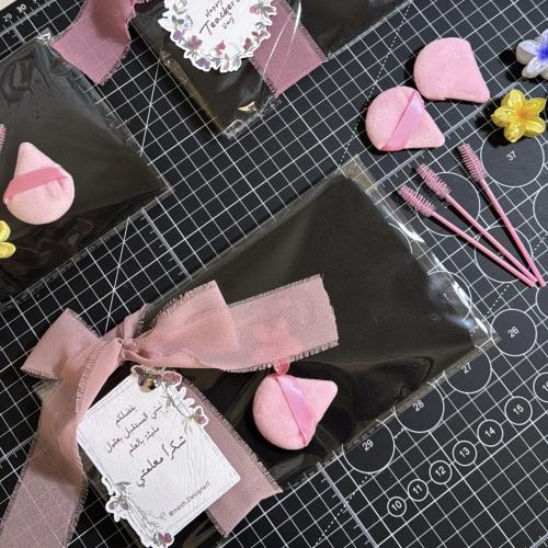 توزيعات يوم المعلم ( محفظة)