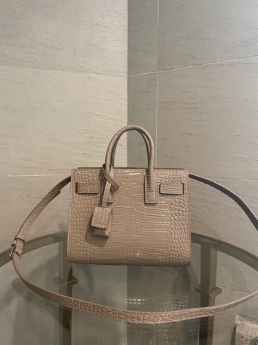 سان لوران 22 سم