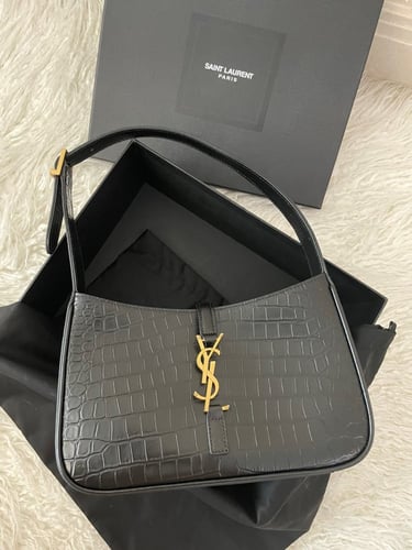 سان لوران 23 سم