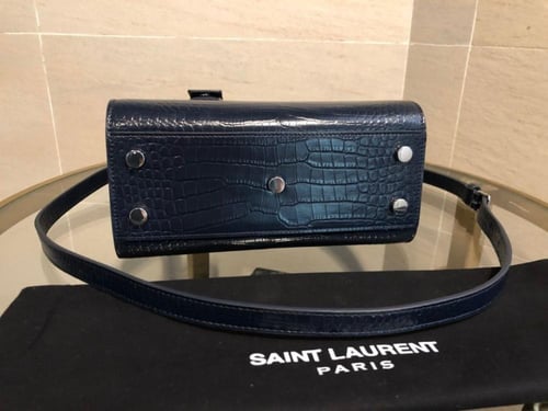 سان لوران 22 سم