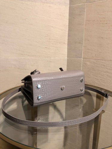 سان لوران 22 سم