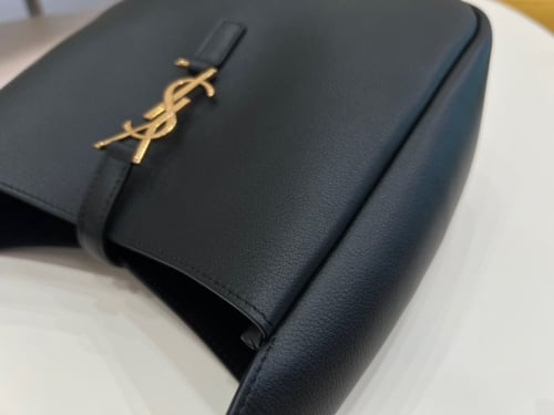 سان لوران 23 سم