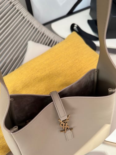 سان لوران 23 سم