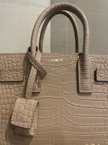 سان لوران 22 سم