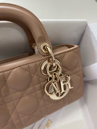 سمول ليدي ديور 22 سم