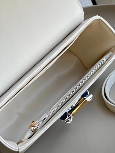 لوي فيتون 23 سم Twist