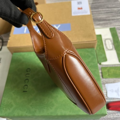 قوتشي ميني ١٩ سم مطفي