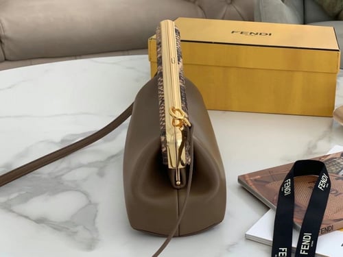 فندي 26 سم بايثون