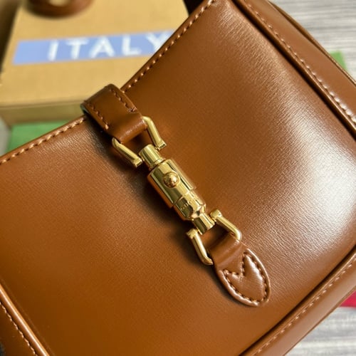 قوتشي ميني ١٩ سم مطفي