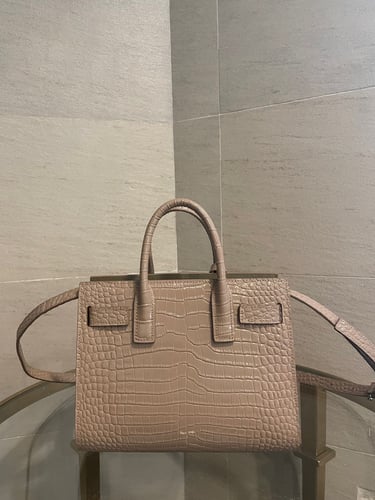 سان لوران 22 سم