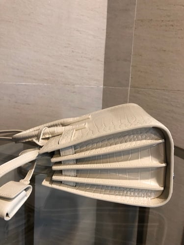 سان لوران 22 سم