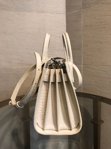 سان لوران 22 سم