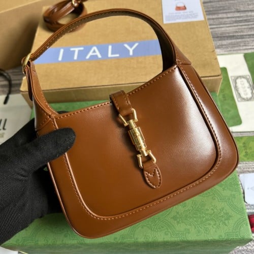 قوتشي ميني ١٩ سم مطفي