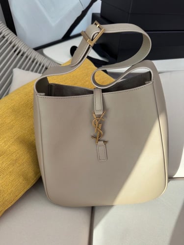 سان لوران 23 سم