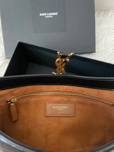 سان لوران 23 سم