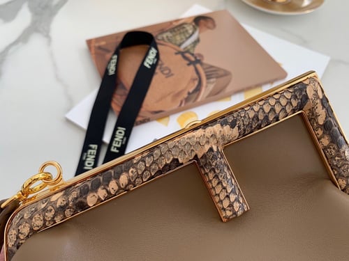 فندي 26 سم بايثون