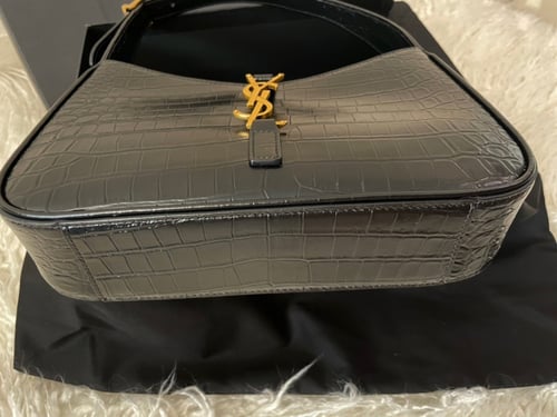 سان لوران 23 سم