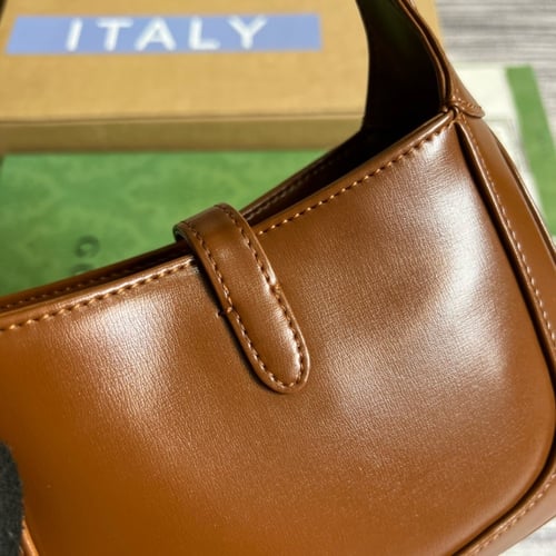 قوتشي ميني ١٩ سم مطفي