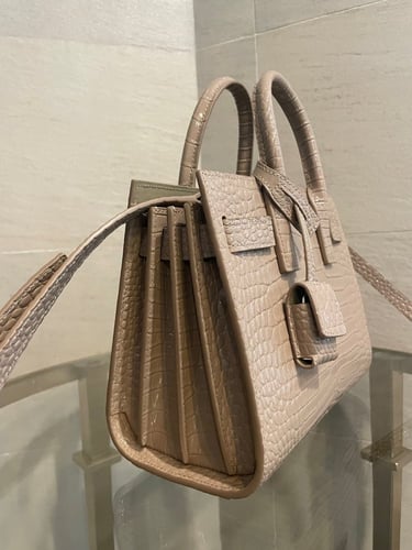 سان لوران 22 سم