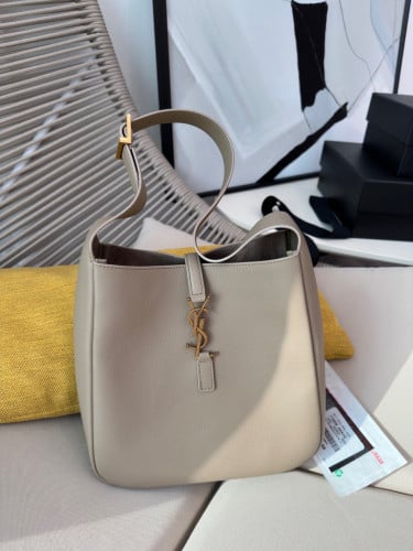 سان لوران 23 سم