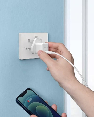 انكر - فيش جداري مدخل بي دي 20 واط شحن سريع ابيض