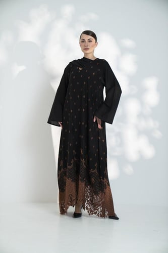 جلابية لنن مطرز طوبي بشال ع الكتف اسود