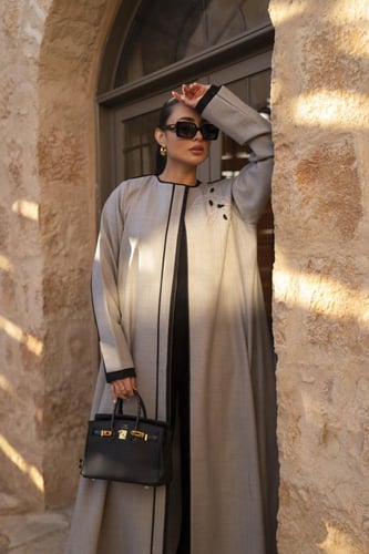 عباية جوخ رمادي فاتح الياقة دبل قيطان تطريزشك الكت...