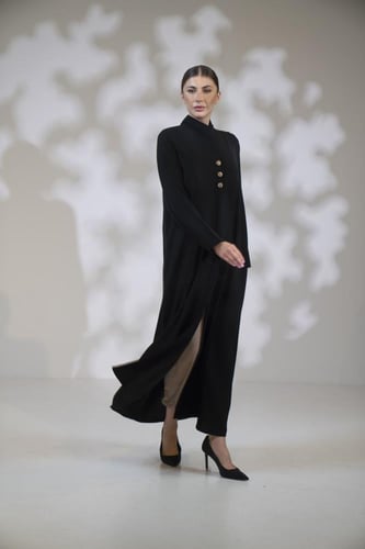 عباية كريب بياقة وزرار قيطان جانبي اسود