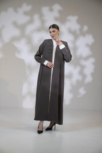 عباية كريب زيتي قطعتين تفته جاكاركلفة ع الصدر