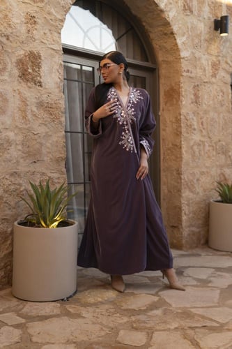 عباية مخمل فراشة تطريز الياقة والاسورة موف فاتح