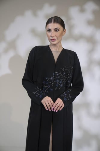 عباية كريب اسود قطعه اماميه تطريز ورد