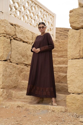 عبايه جوخ اسوره واسفل تطريز عنابي