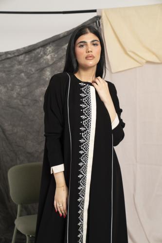 عباية كريب اسود بقيطان الياقة روكاما وتطريز