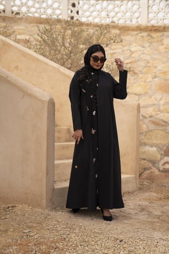 عباية كولة كتان ولنن مطرز فراشات اسود